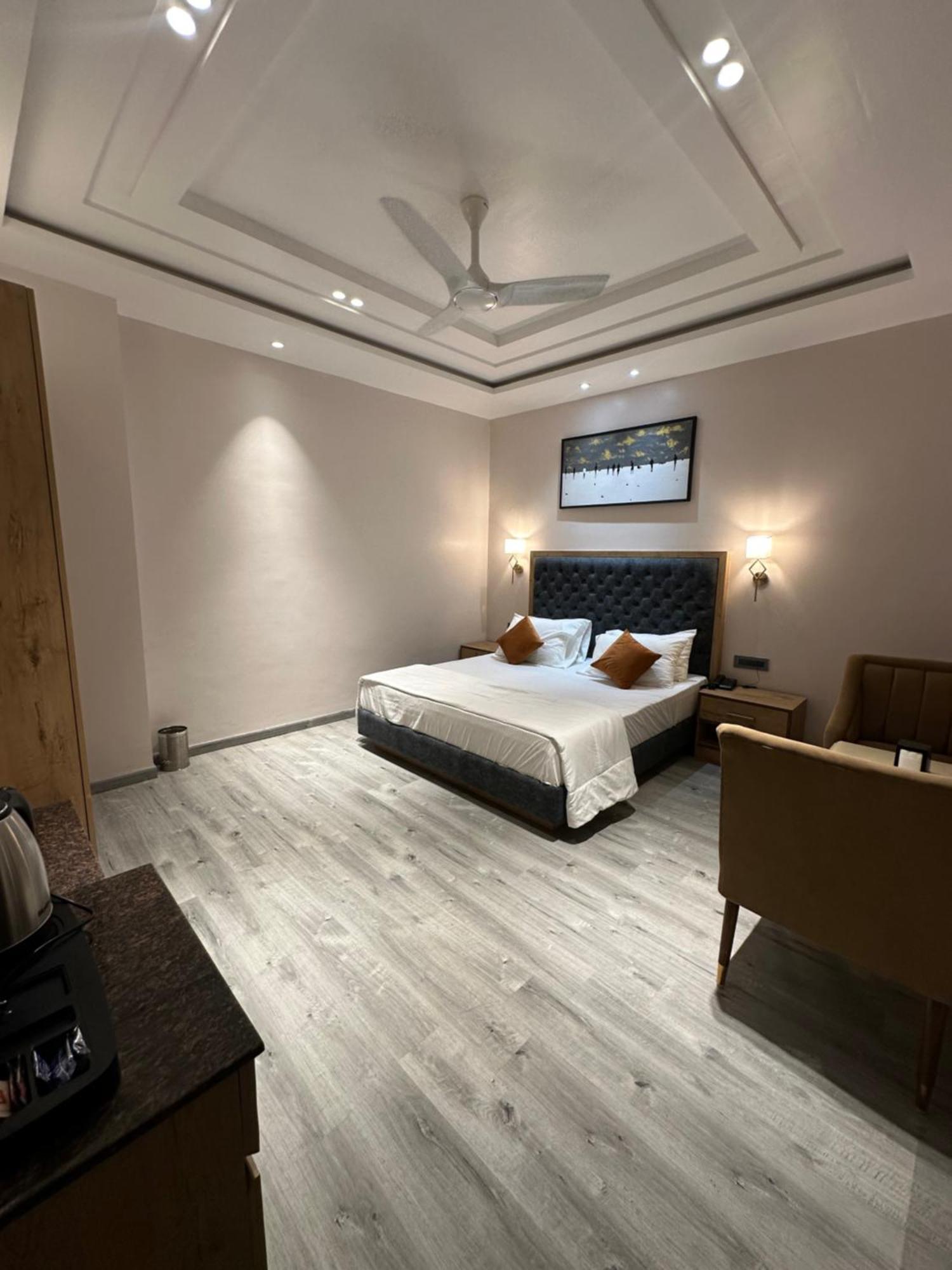Mayur Simran Rājpura Exteriör bild